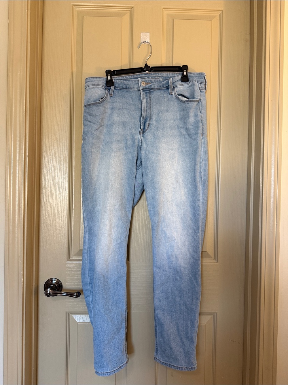 Light Blue Women's Jeans — Classic Straight Fit